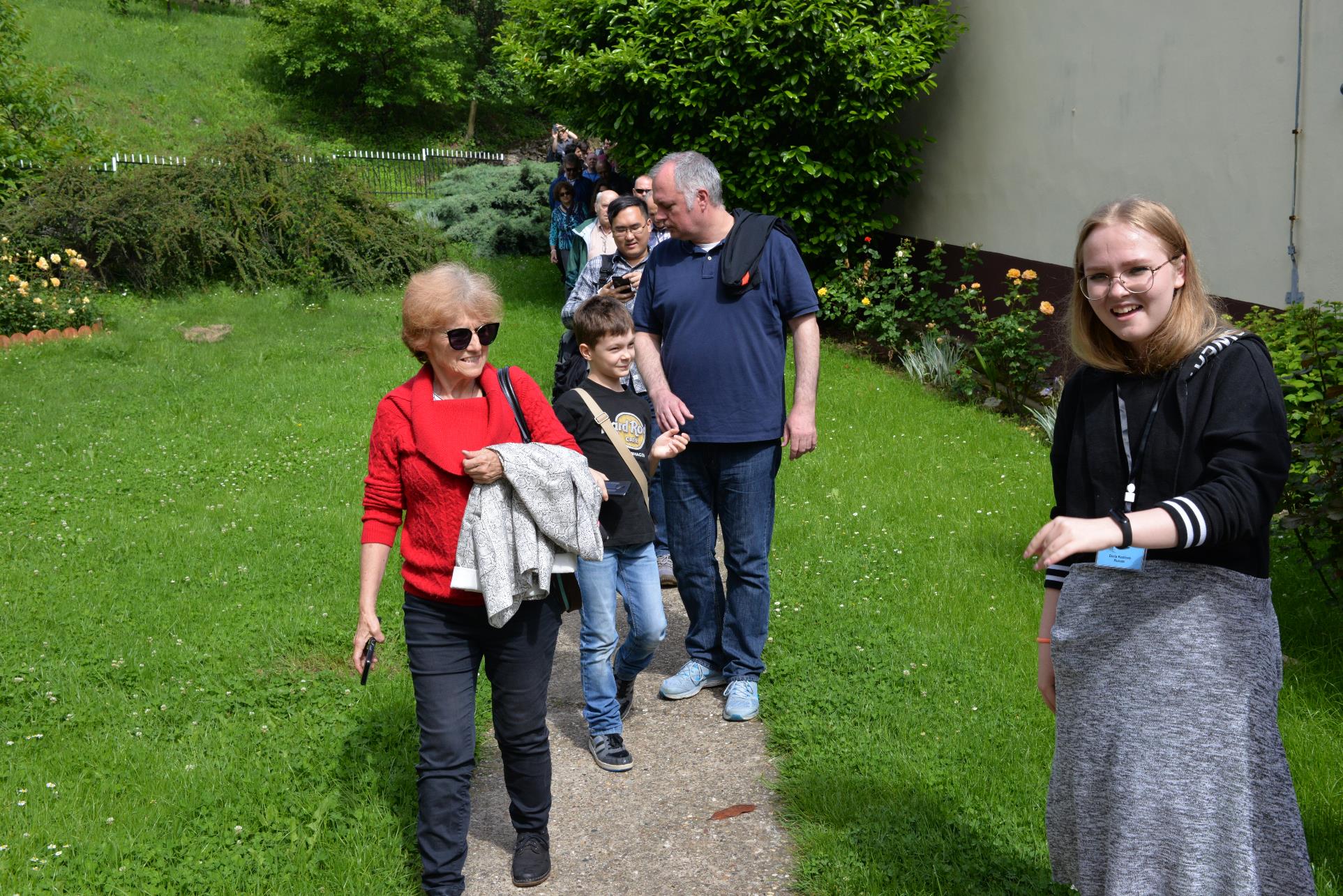 A group of people standing in the grass

Description automatically generated