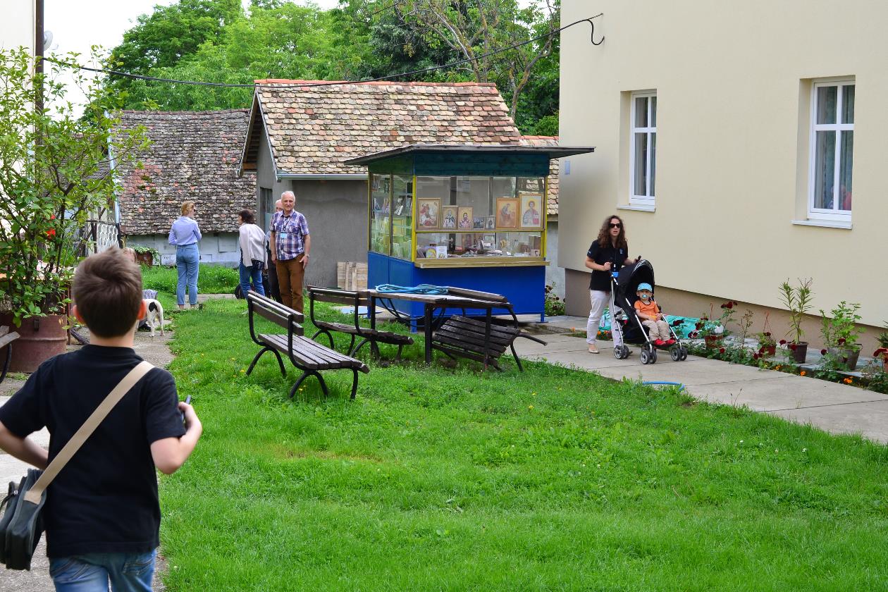 A group of people standing in front of a house

Description automatically generated