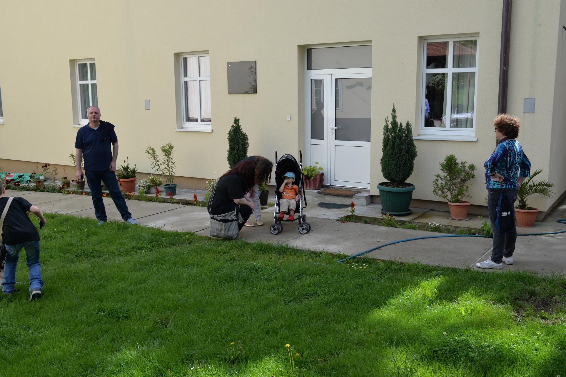 A group of people that are standing in the grass

Description automatically generated